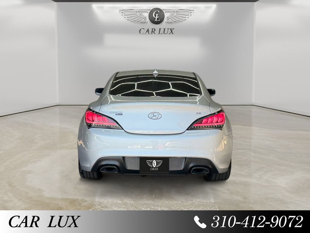 Used 2016 Hyundai Genesis 3.8 RWD image 4