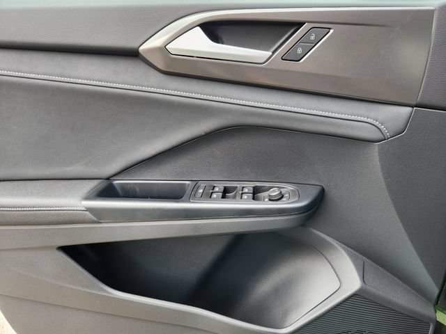 New 2026 Volkswagen Taos SE AWD/4WD image 21