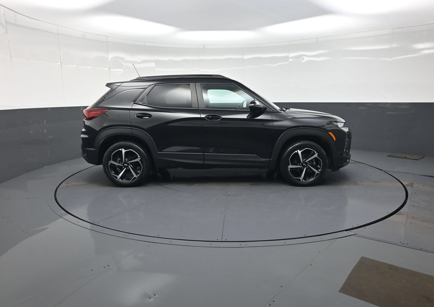 Used 2023 Chevrolet TrailBlazer RS AWD/4WD image 2