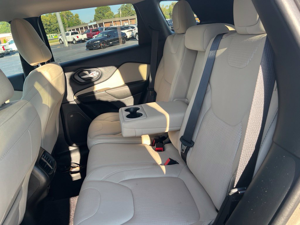 Used 2016 Jeep Cherokee Latitude w/ Comfort/Convenience Group FWD image 8