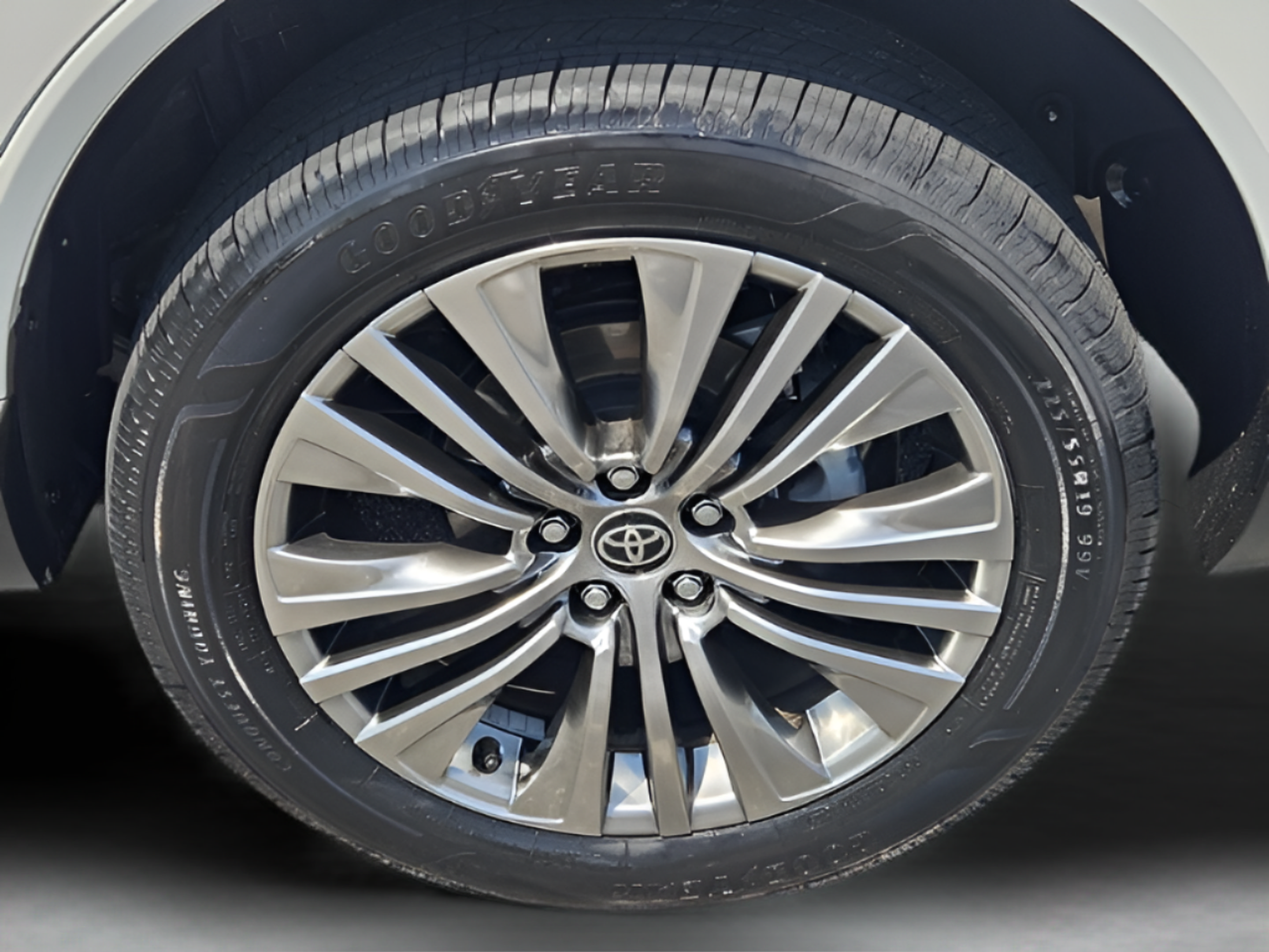 Used 2024 Toyota Venza Limited AWD/4WD image 9