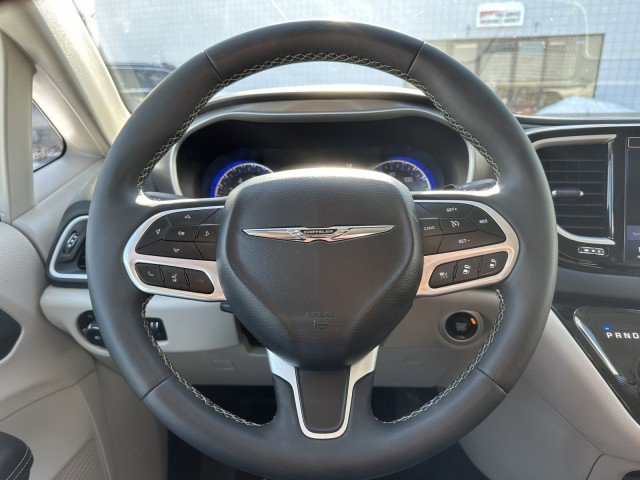 Used 2024 Chrysler Pacifica Touring-L image 29