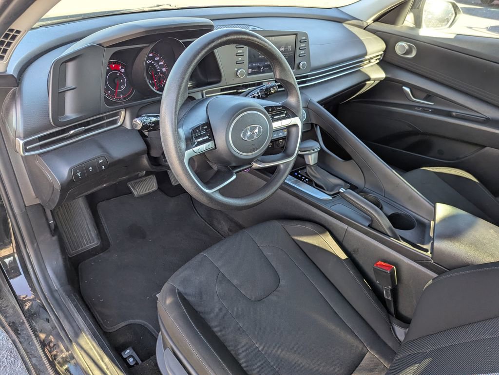 Used 2023 Hyundai Elantra SE image 24