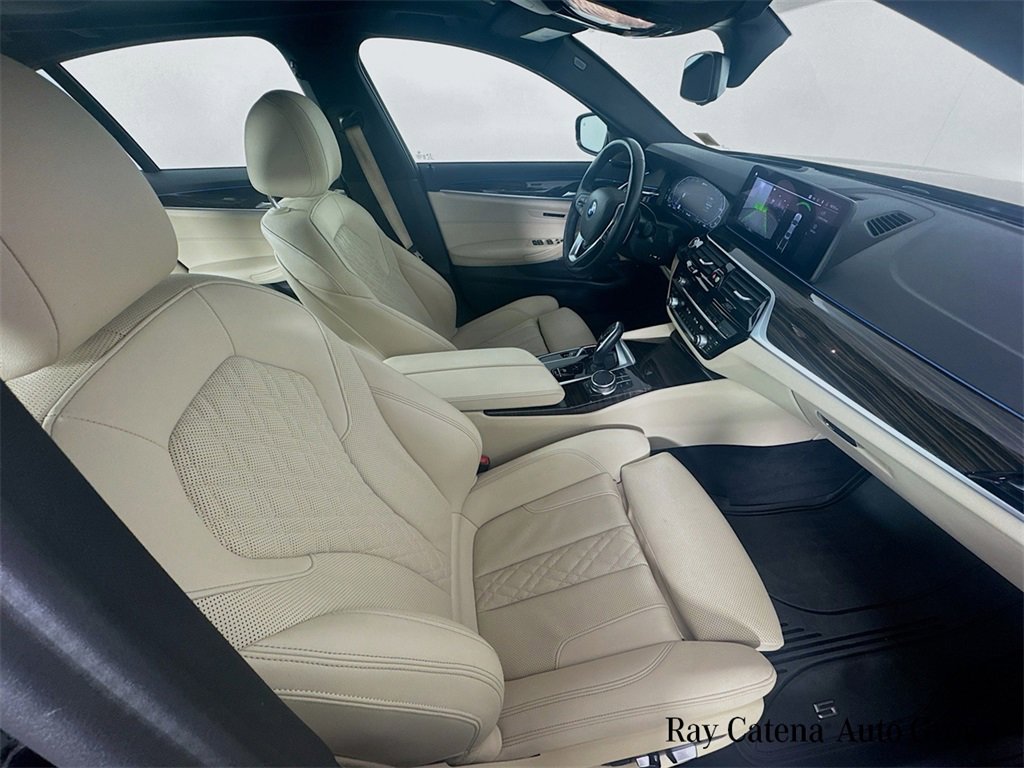 Certified 2023 BMW 530e xDrive w/ Premium Package image 30