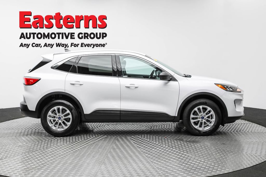 Used 2022 Ford Escape SE w/ Cold Weather Package image 4