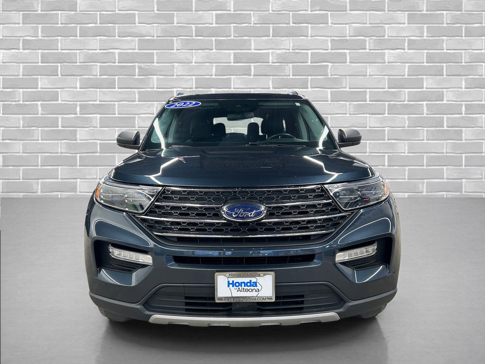 Used 2022 Ford Explorer XLT w/ Equipment Group 202A image 8