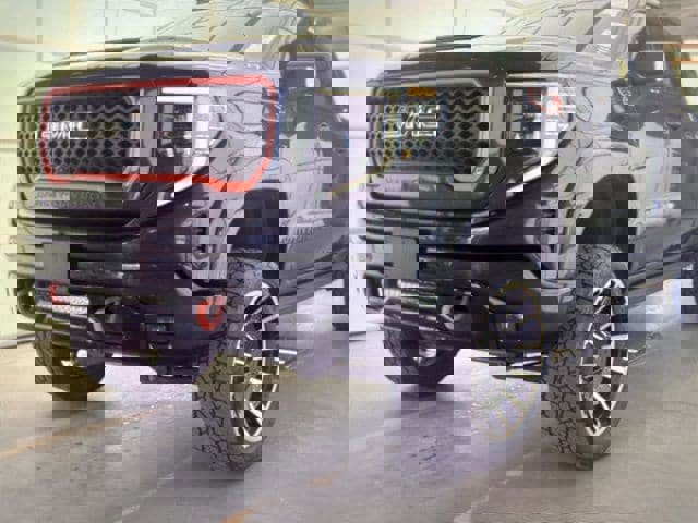 Used 2023 GMC Sierra 1500 AT4 w/ AT4 Premium Package AWD/4WD image 3