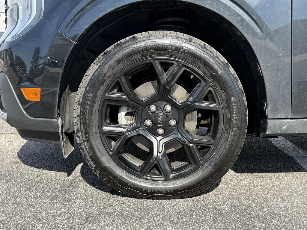 Used 2025 Ford Maverick Lariat w/ Black Appearance Package image 9