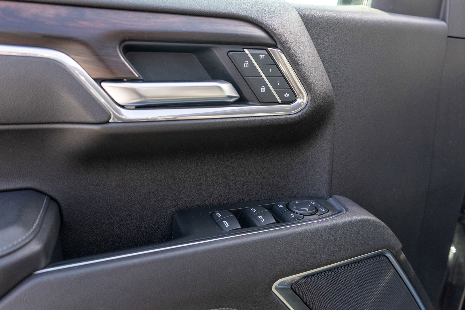 Used 2025 GMC Sierra 1500 SLT AWD/4WD image 15