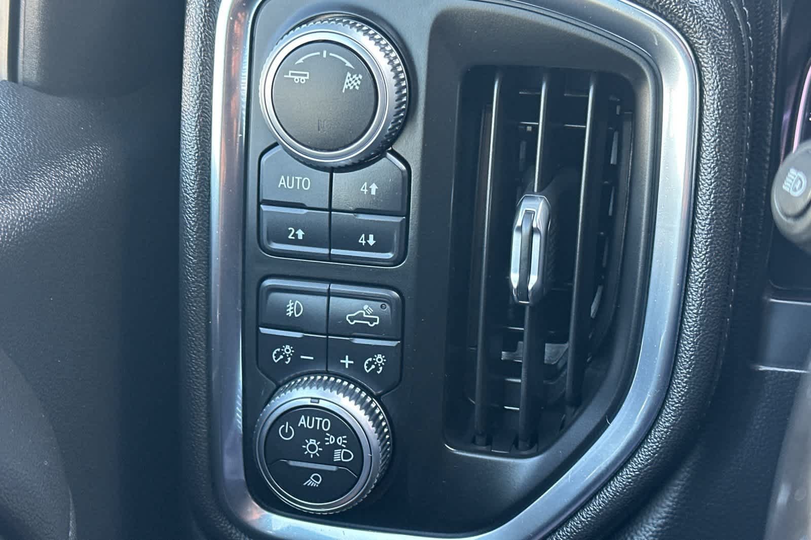 Used 2019 GMC Sierra 1500 SLT w/ SLT Premium Plus Package AWD/4WD image 33