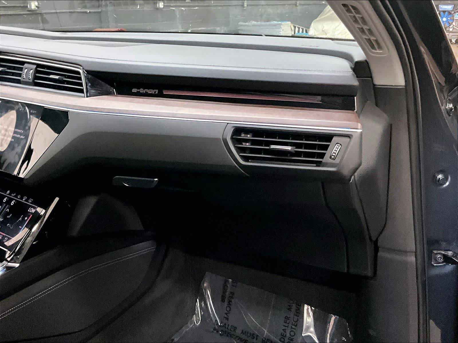 Used 2019 Audi e-tron Prestige w/ Prestige Package AWD/4WD image 20