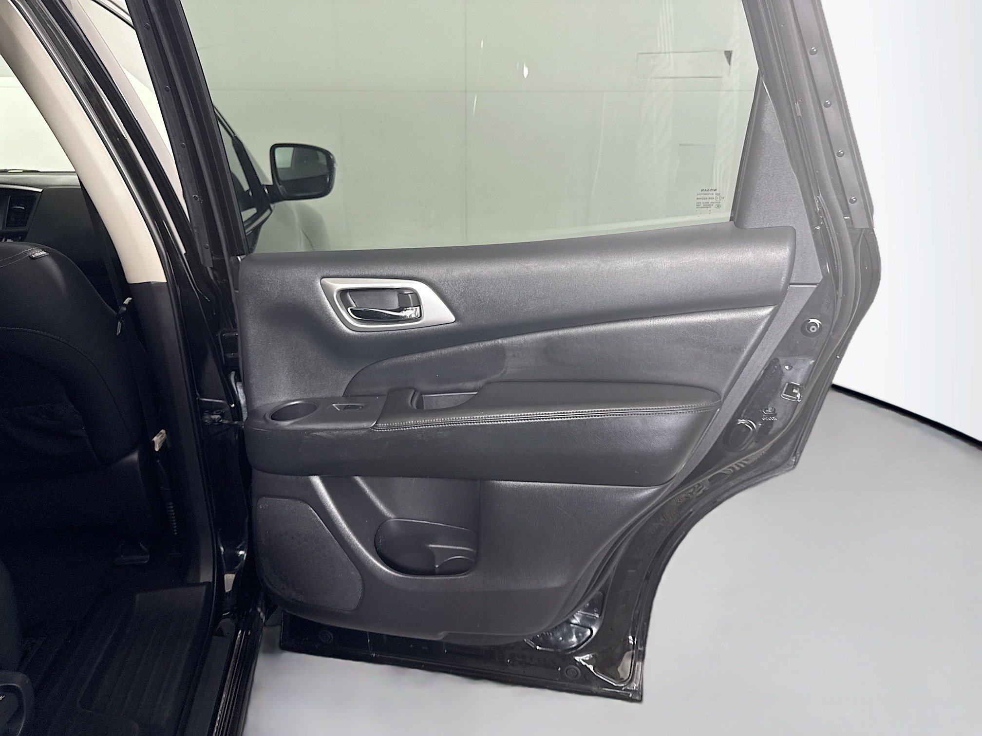 Used 2019 Nissan Pathfinder S AWD/4WD image 28