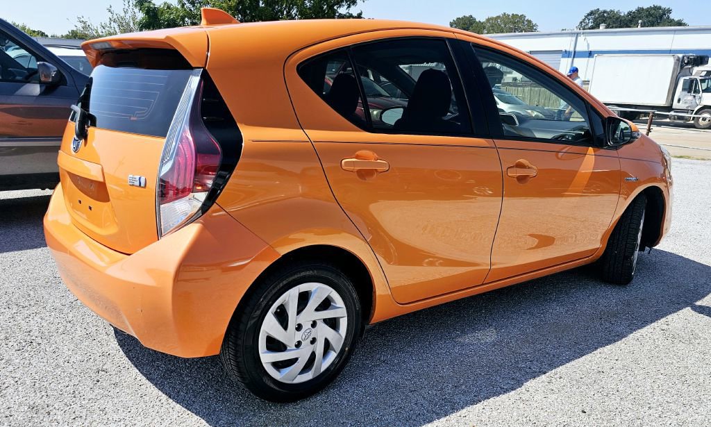Used 2015 Toyota Prius C image 7