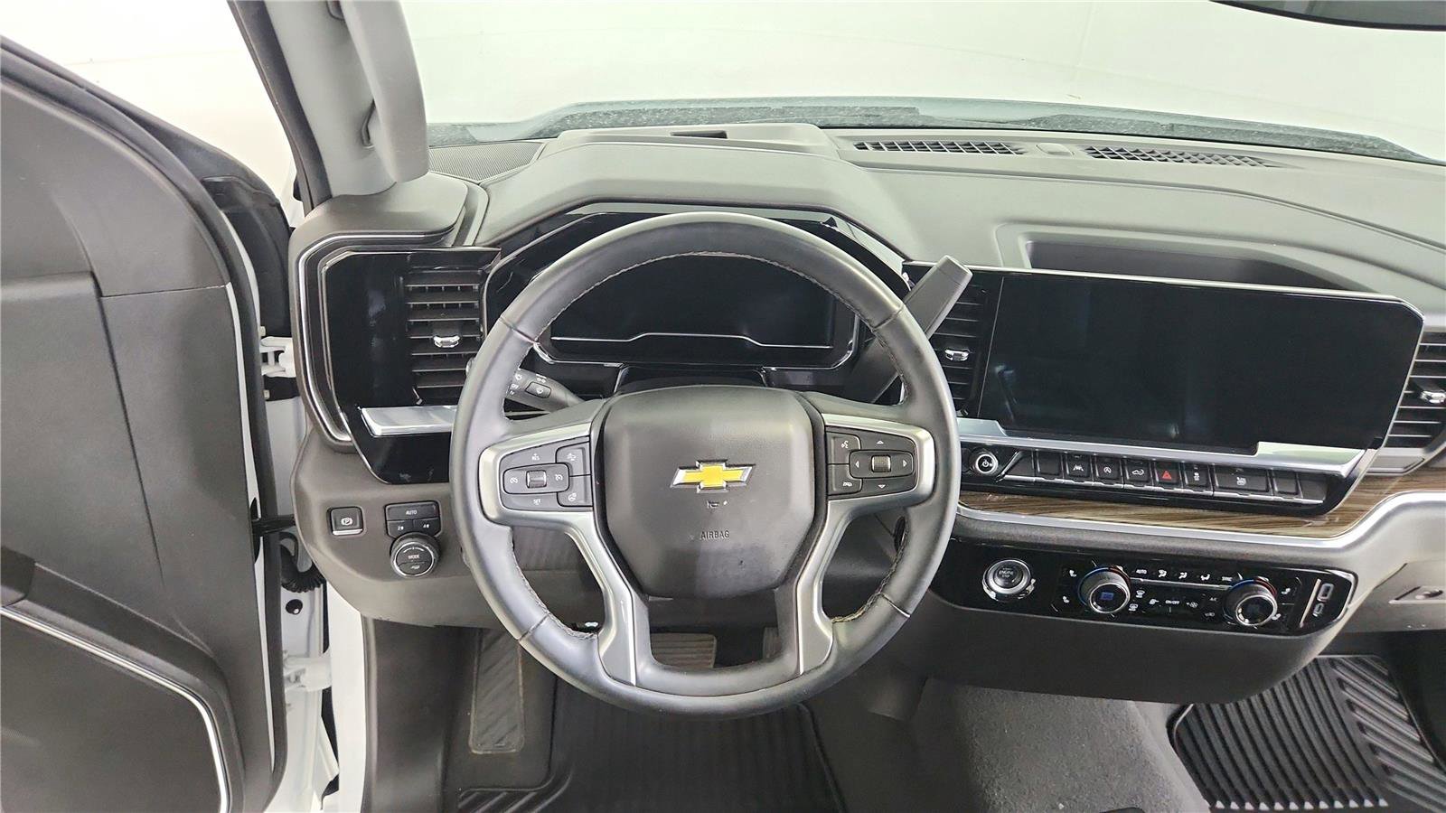 Used 2024 Chevrolet Silverado 1500 LT AWD/4WD image 12