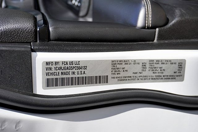 Certified 2023 Jeep Grand Cherokee Laredo RWD image 33