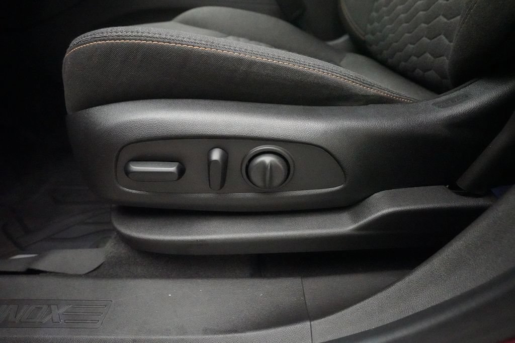 Used 2020 Chevrolet Equinox LT FWD image 32