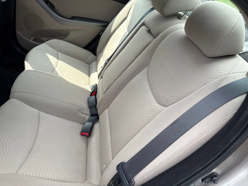 Used 2015 Hyundai Elantra SE w/ Option Group 02 FWD image 10
