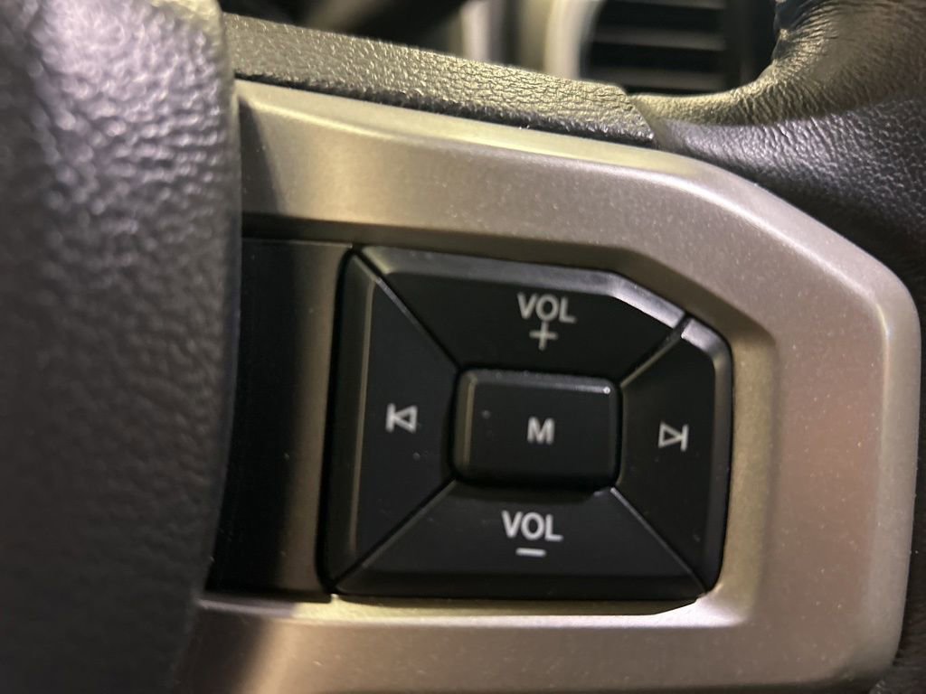 Used 2022 Ford F250 Lariat w/ Black Appearance Package image 24