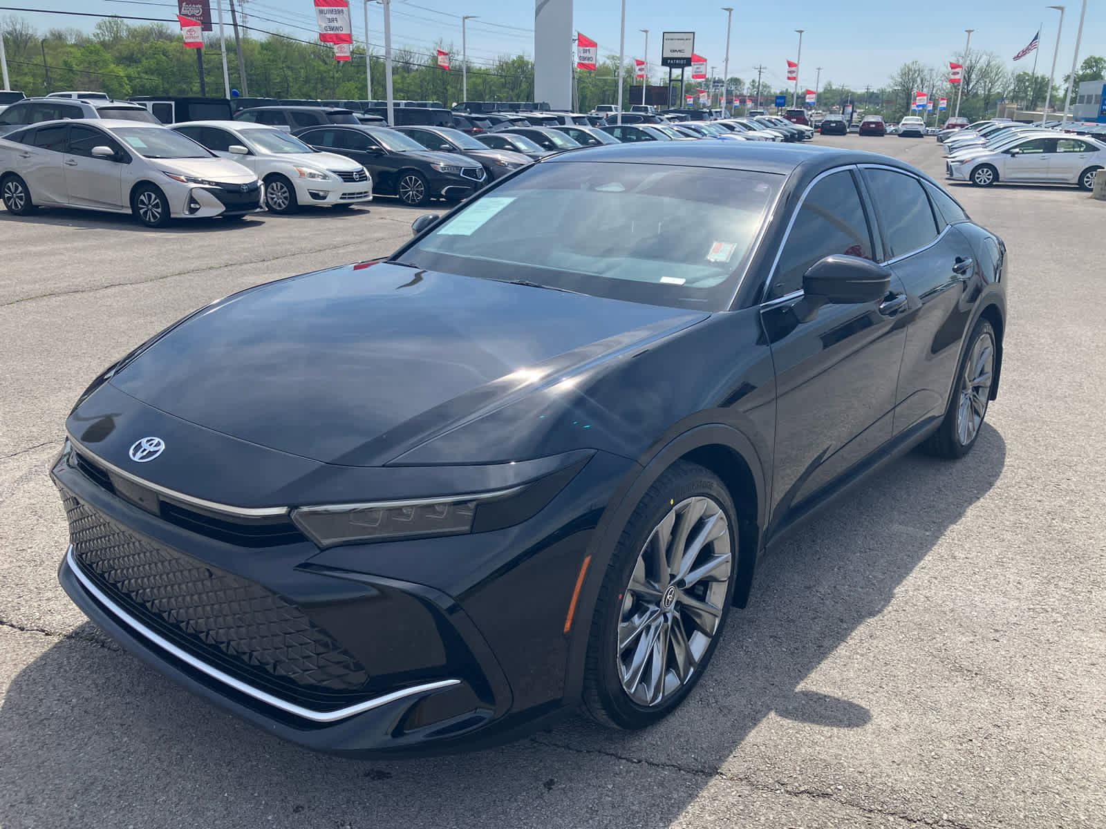 Used 2025 Toyota Crown Limited w/ Advanced Technology Package image 3