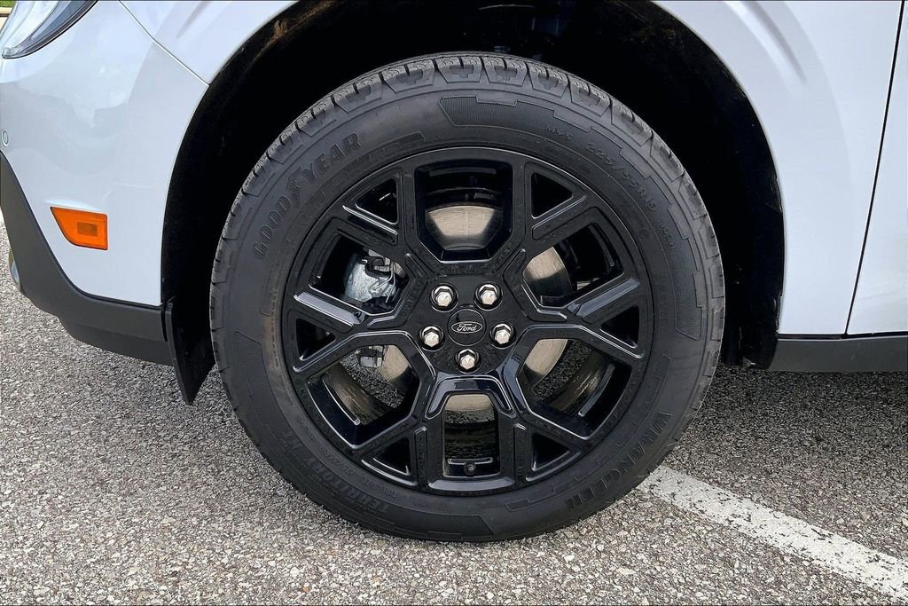Used 2025 Ford Maverick Lariat w/ Black Appearance Package AWD/4WD image 8