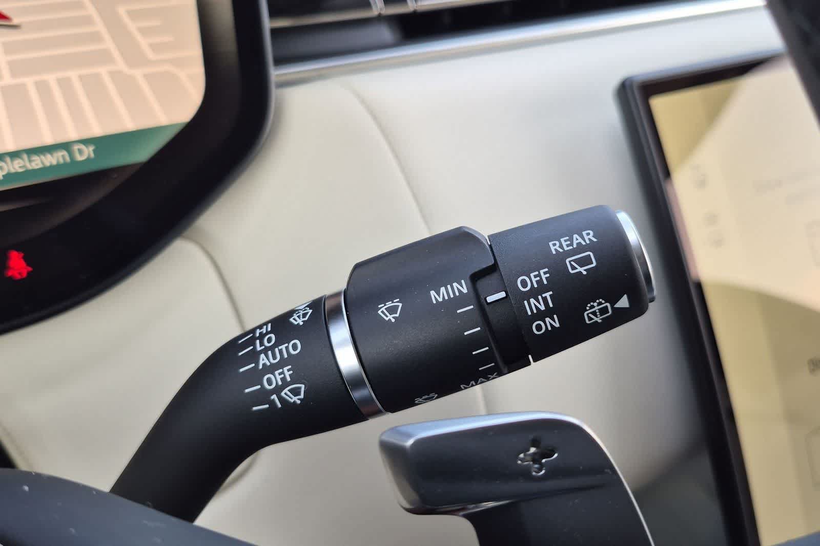 New 2026 Land Rover Range Rover Long Wheelbase SE AWD/4WD image 26