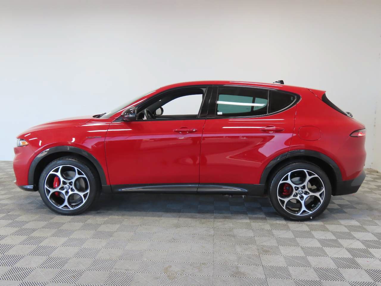 Used 2024 Alfa Romeo Tonale Veloce AWD/4WD image 5