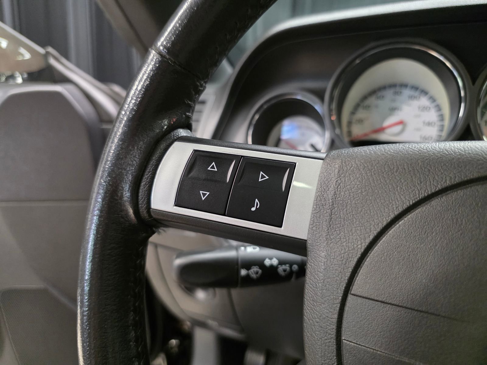Used 2010 Dodge Challenger R/T RWD image 34