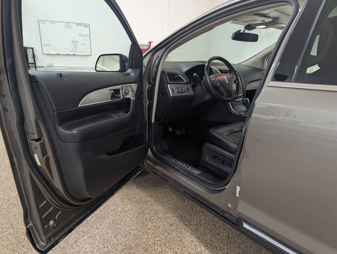Used 2012 Lincoln MKX AWD image 6