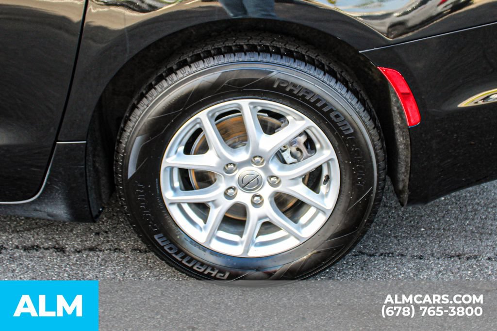 Used 2023 Chrysler Pacifica Touring-L FWD image 15
