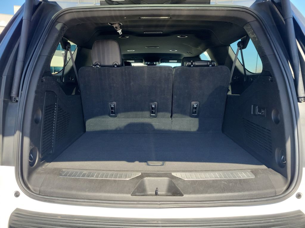 Used 2023 Chevrolet Suburban Premier image 14