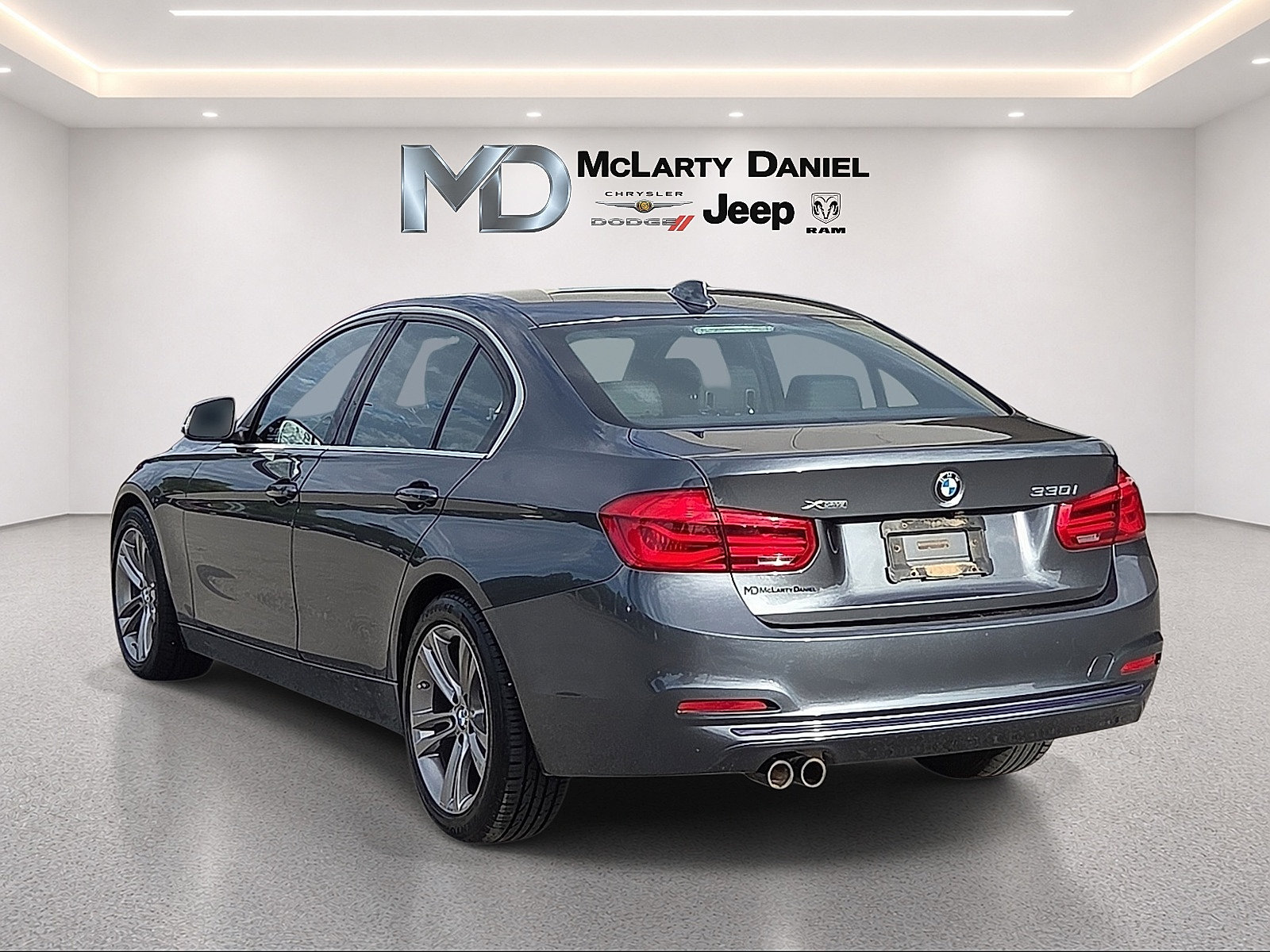 Used 2018 BMW 330i xDrive Sedan AWD/4WD image 4