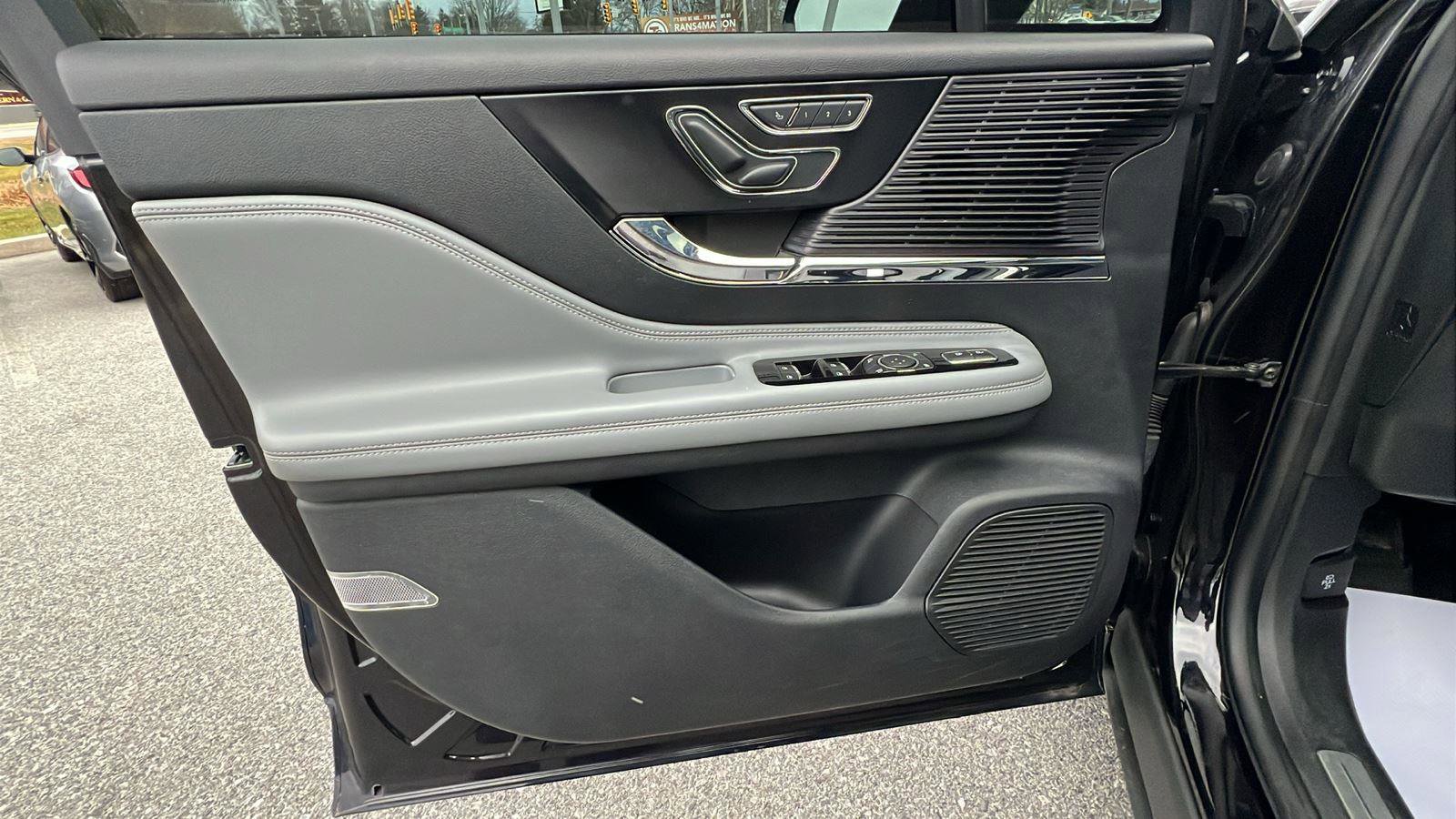 Used 2022 Lincoln Corsair Reserve w/ Elements Package image 23