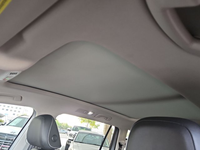 Used 2023 Volkswagen Tiguan SE w/ Panoramic Sunroof Package FWD image 16