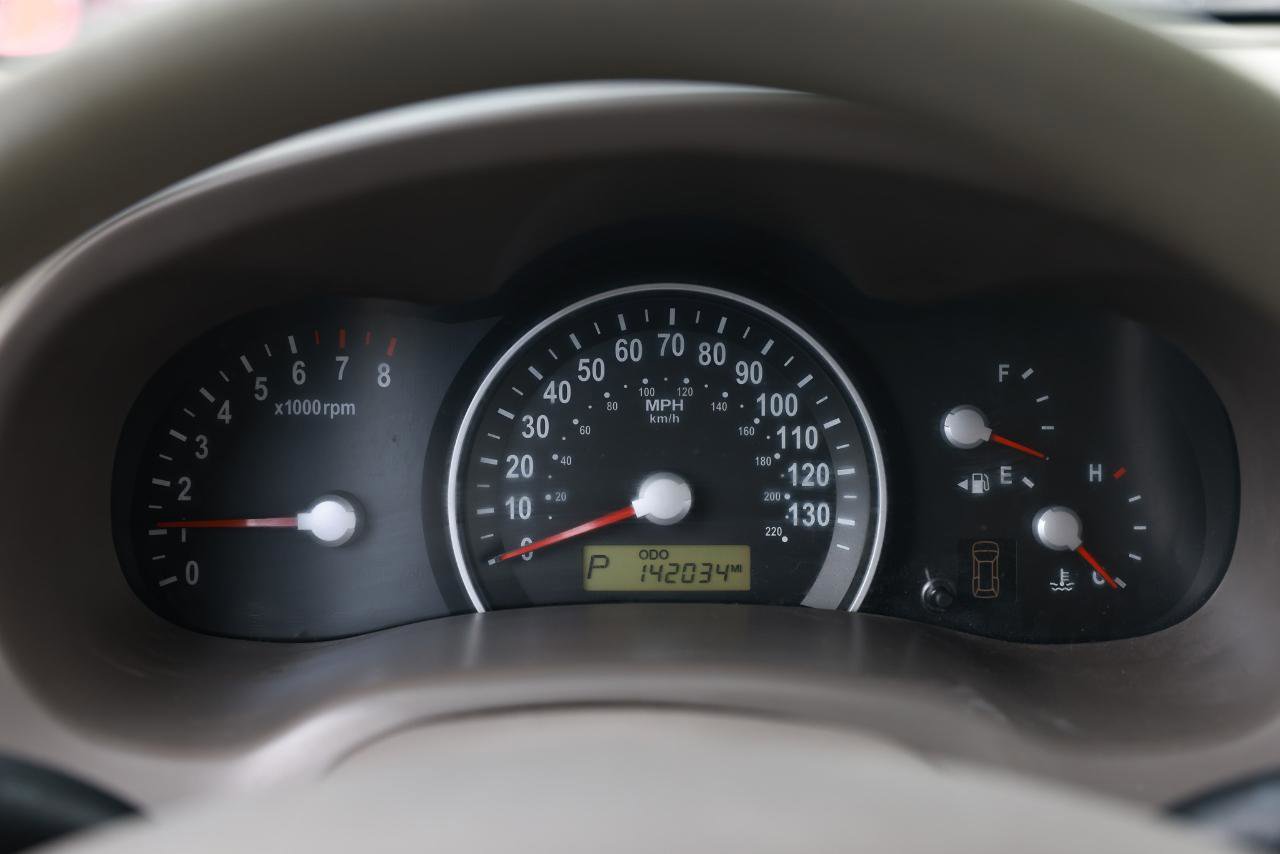 Used 2008 Kia Sedona LX image 31