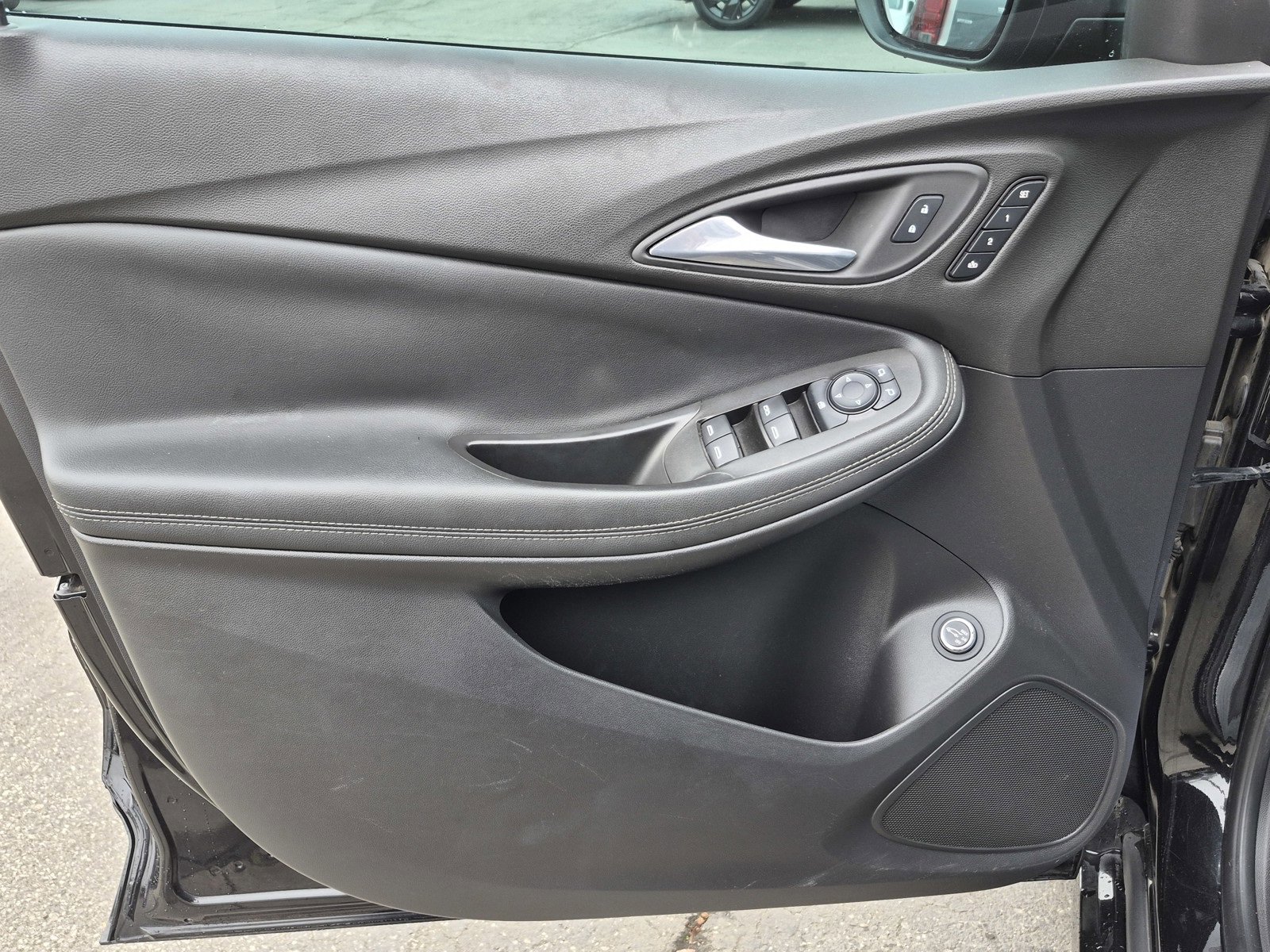 Used 2021 Buick Encore GX Essence w/ Advanced Technology Package image 17