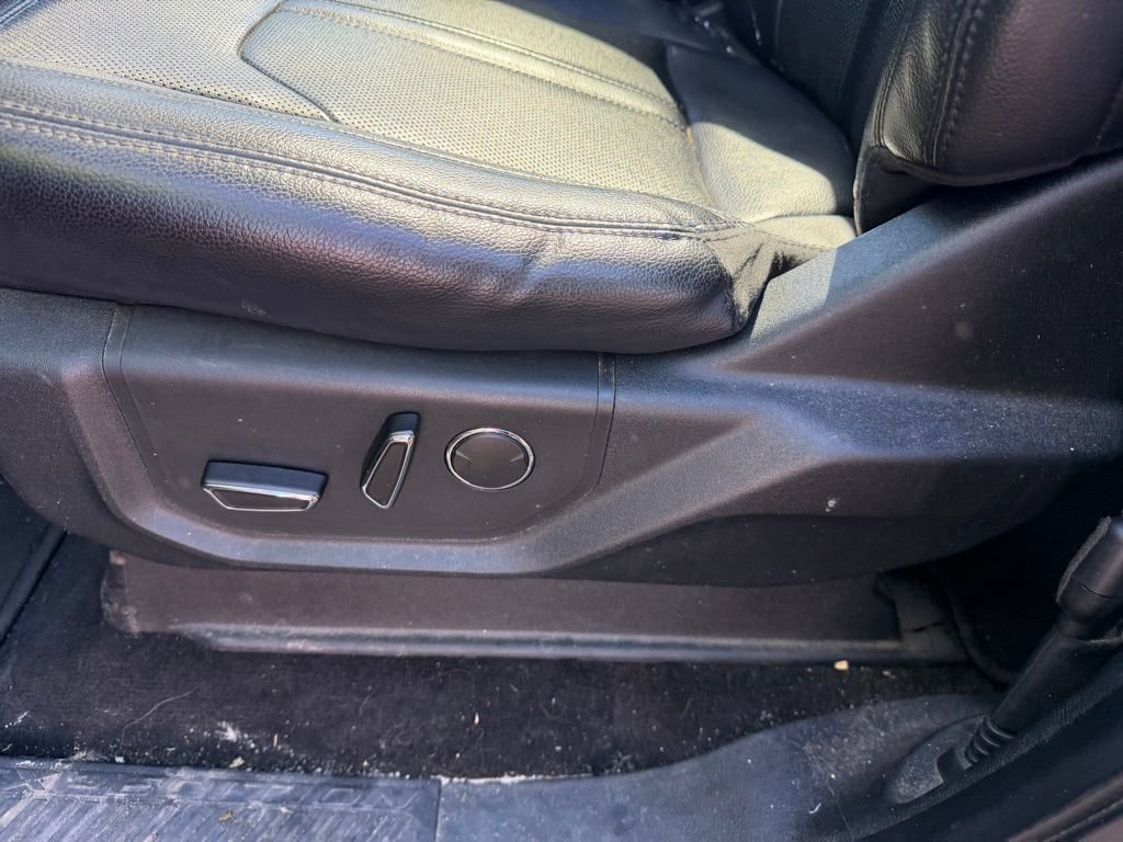 Used 2019 Ford Expedition Limited w/ Equipment Group 301A AWD/4WD image 14