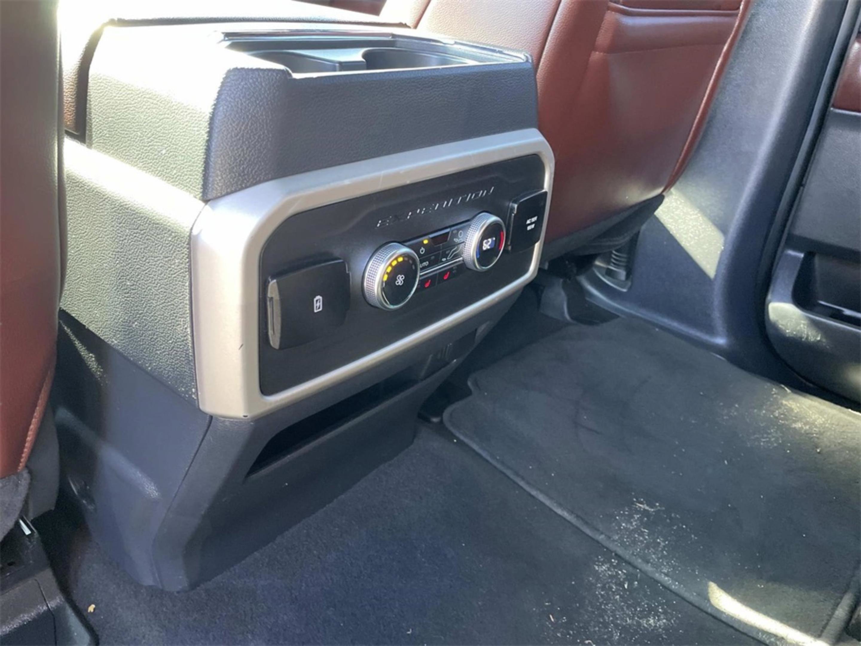 Used 2023 Ford Expedition Limited image 9