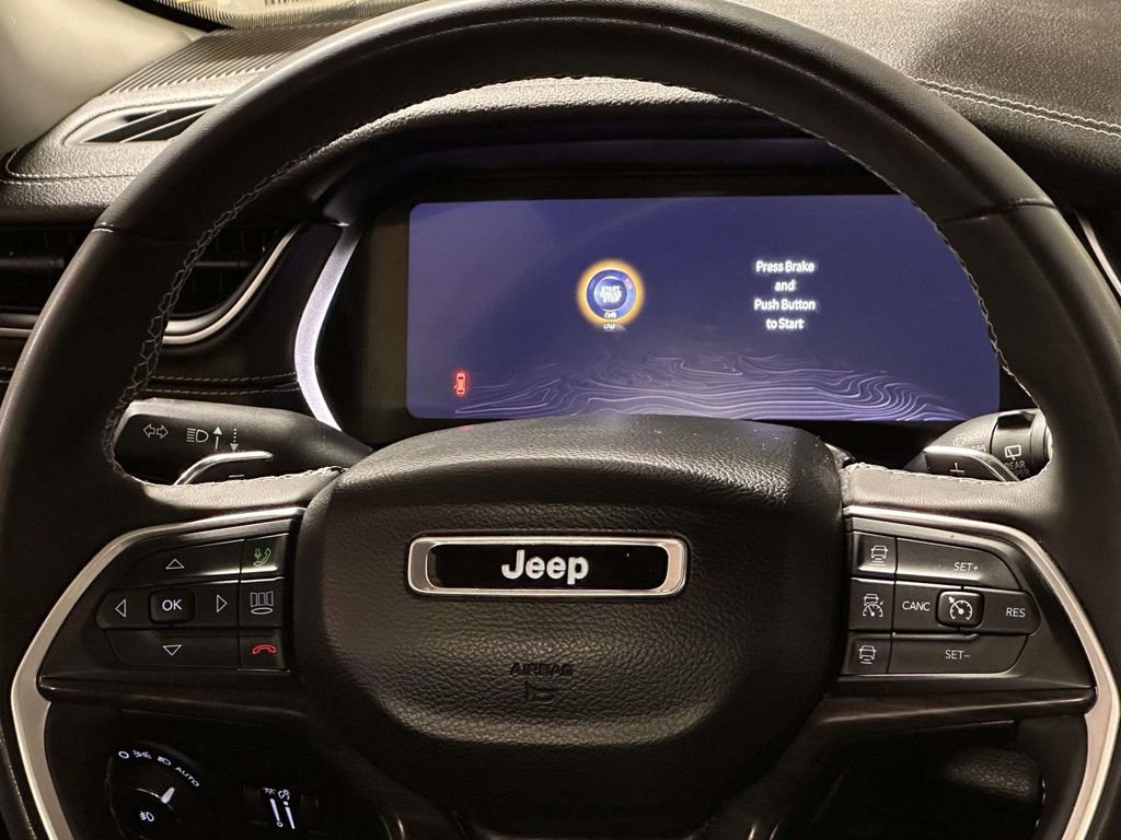 Used 2023 Jeep Grand Cherokee Limited w/ Black Appearance Package image 24