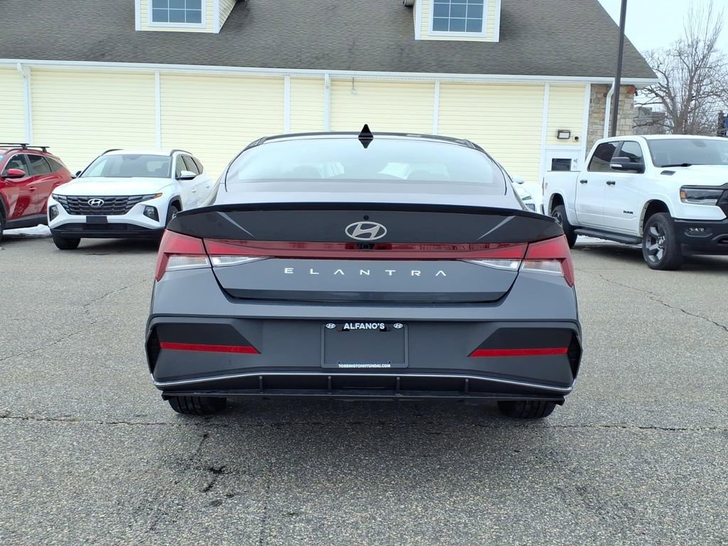 New 2025 Hyundai Elantra Sport image 3