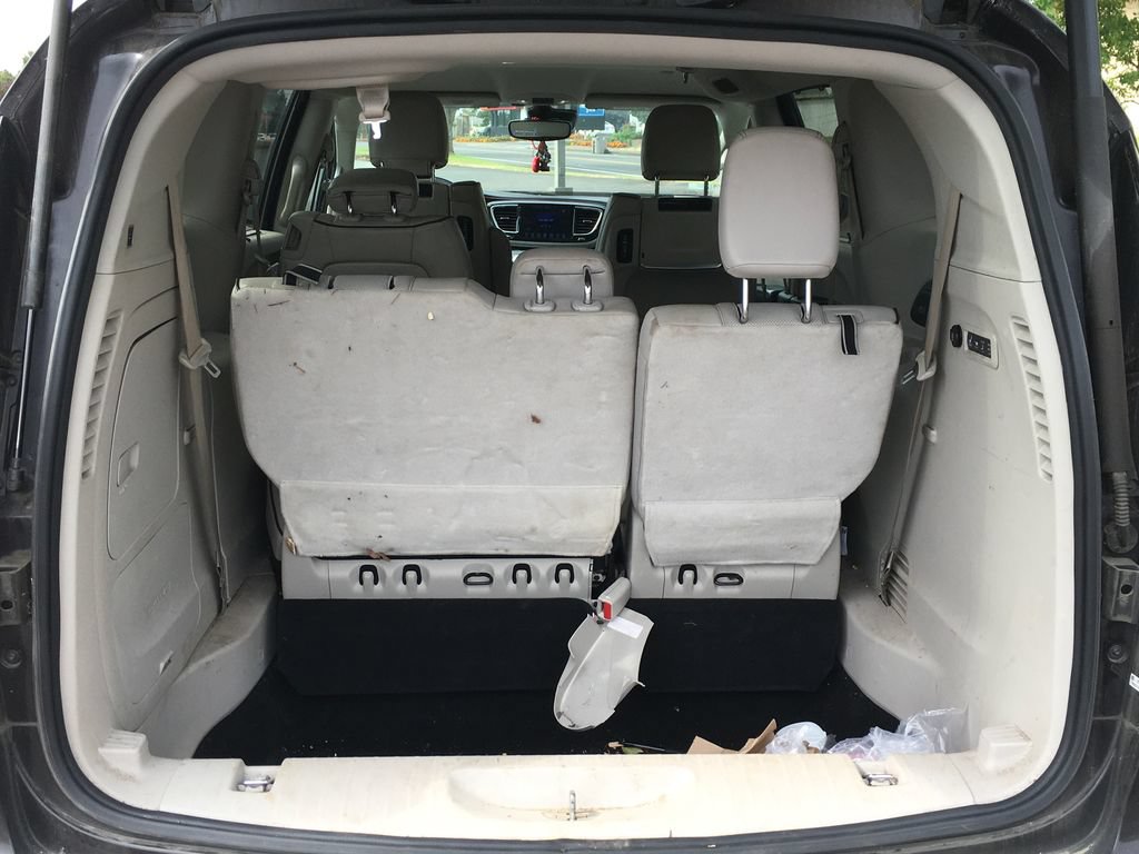 Used 2017 Chrysler Pacifica Limited FWD image 6