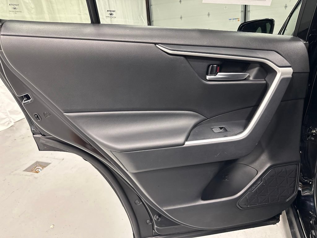 Used 2025 Toyota RAV4 XLE FWD image 41