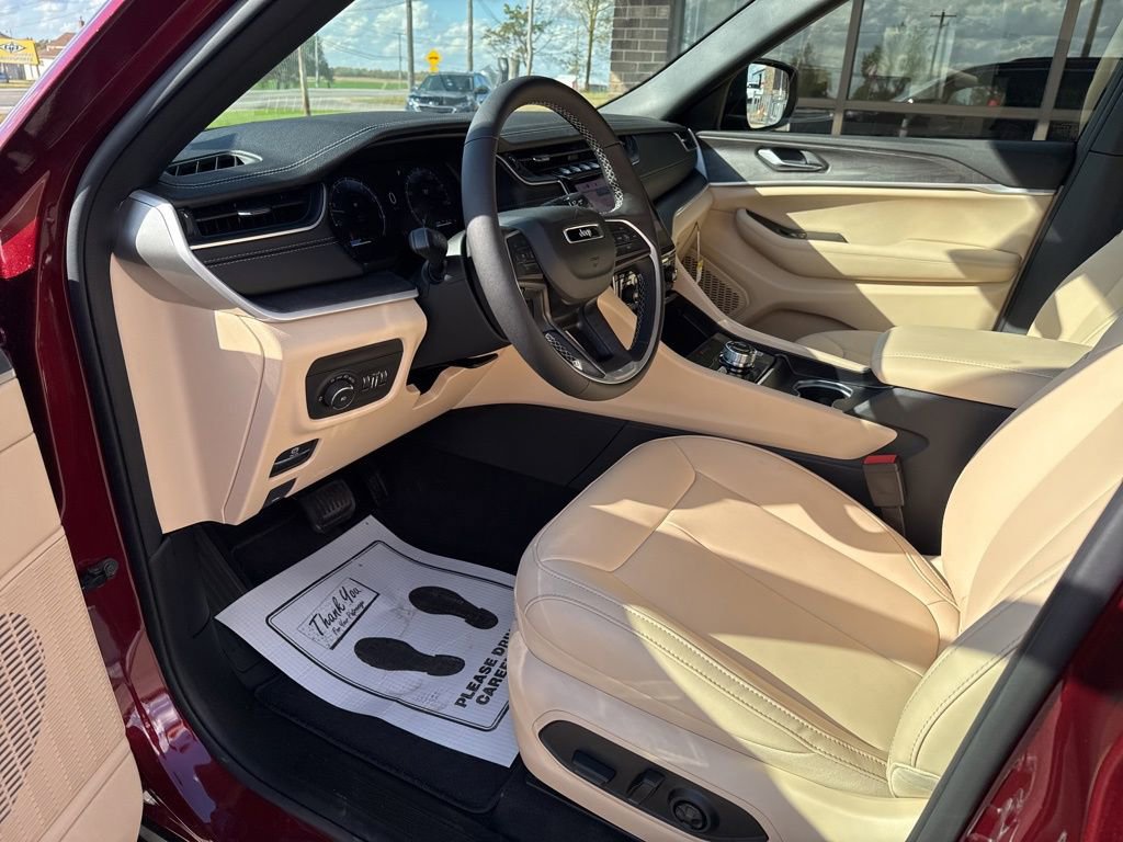 New 2025 Jeep Grand Cherokee L Limited image 23