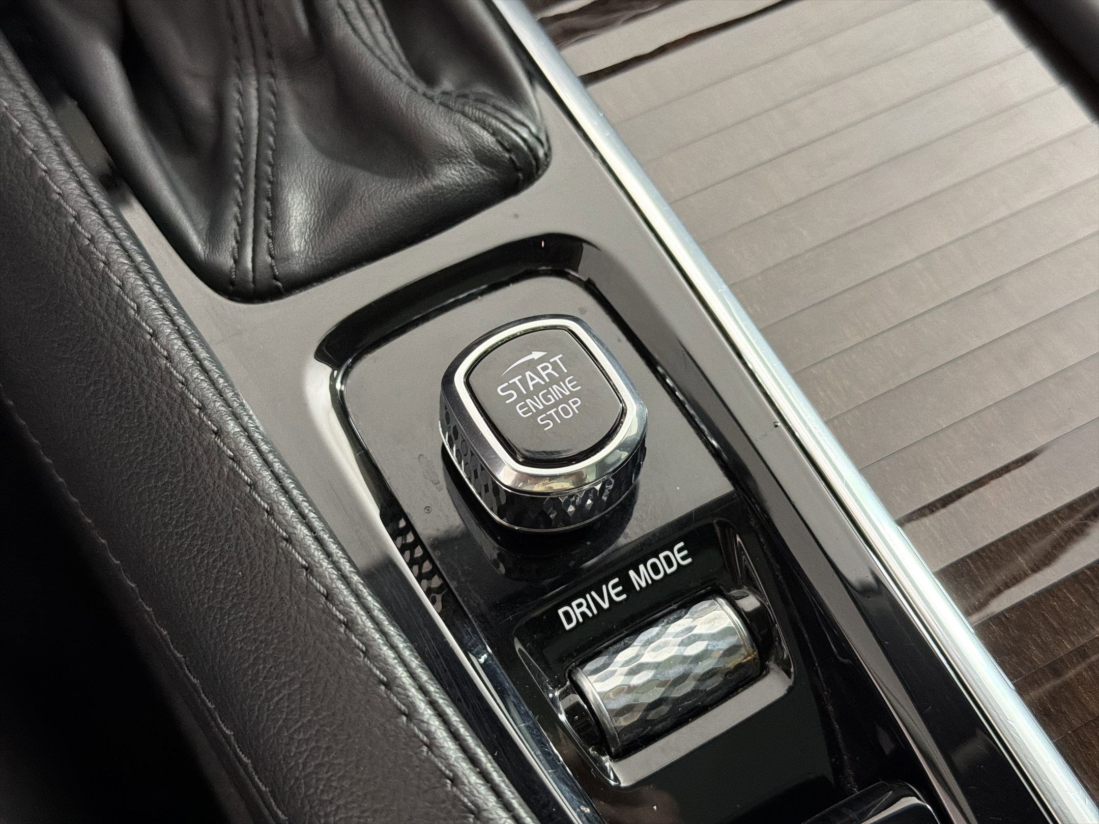 Used 2019 Volvo XC90 T5 Momentum w/ Protection Package Premier image 27