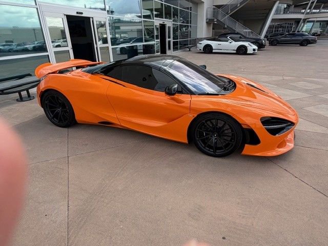 Used 2025 McLaren 750S Spider RWD image 4