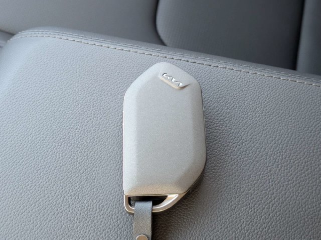 Used 2026 Kia Sportage EX FWD image 33