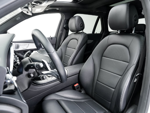 Used 2019 Mercedes-Benz GLC 300 4MATIC image 5