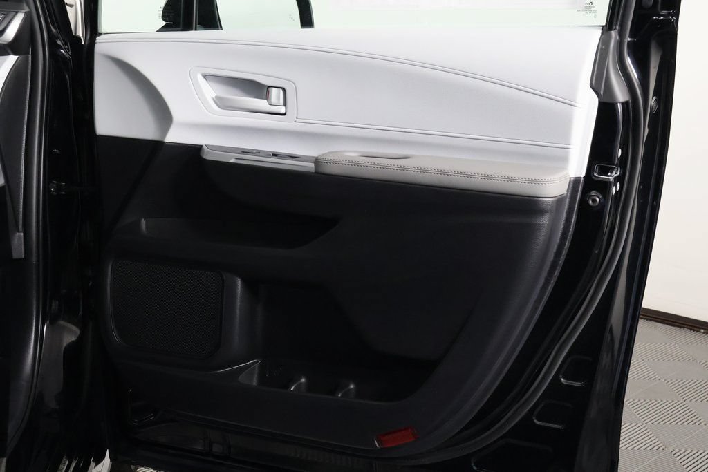 Used 2026 Toyota Sienna LE FWD image 14