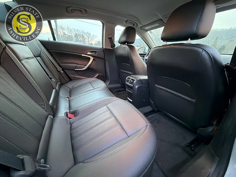 Used 2012 Buick Regal Leather image 17