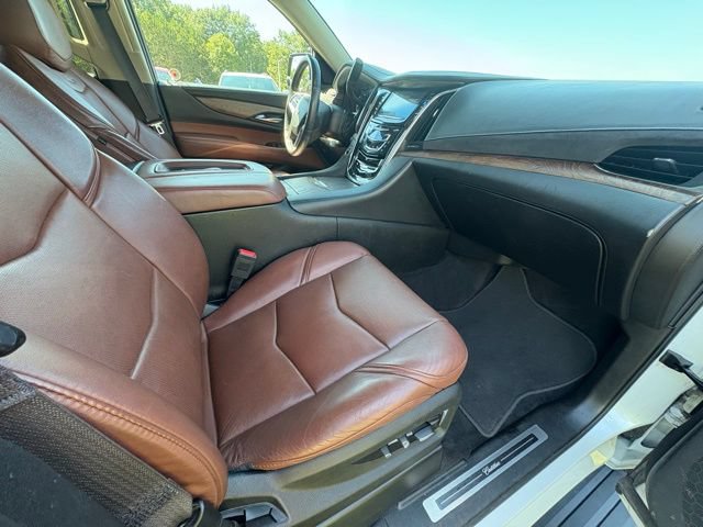 Used 2017 Cadillac Escalade Premium Luxury AWD/4WD image 37