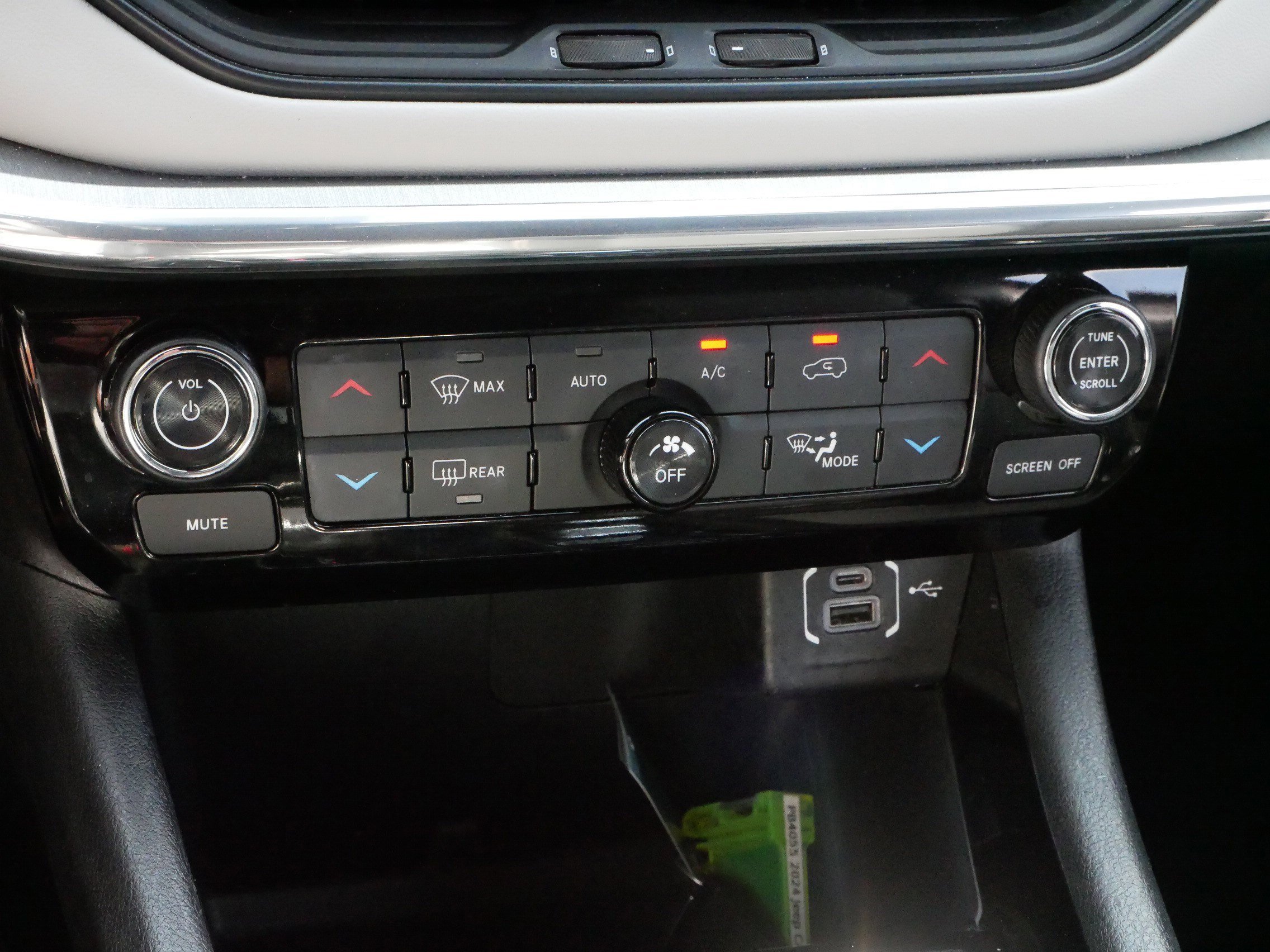 Used 2024 Jeep Compass Limited image 23